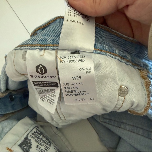 Women’s Signature by Levi Strauss Light Blue Distressed Jean Shorts - Picture 7 of 7